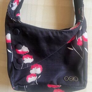 OGiO crossbody bag - navy and pink flowers 🌸